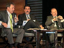 D. José Luis Prieto, Presidente  de la Unión de Agencias de Viajes (UNAV), D. Manuel Martín, Subdirector Ventas National ATESA y D. Víctor Moneo, Director Ventas IBERIA LAE